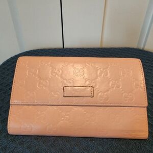 Gucci Guccissima light Pink wallet EUC